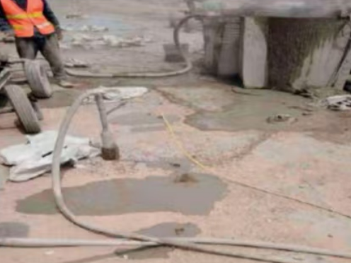 和林格尔水泥混凝土路面板底注浆技术 路面脱空注浆整治方案